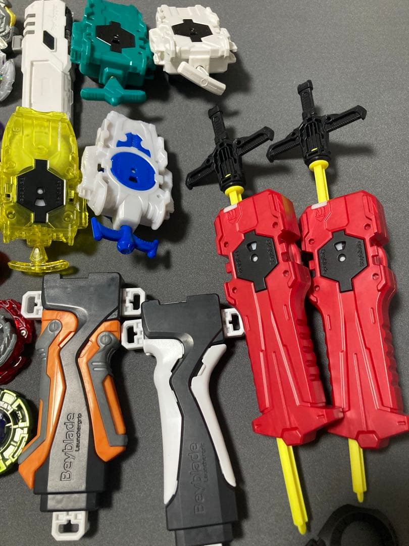 A*a様 ベイブレードバースト まとめ売り 約50個 引退品 ランチャー多数