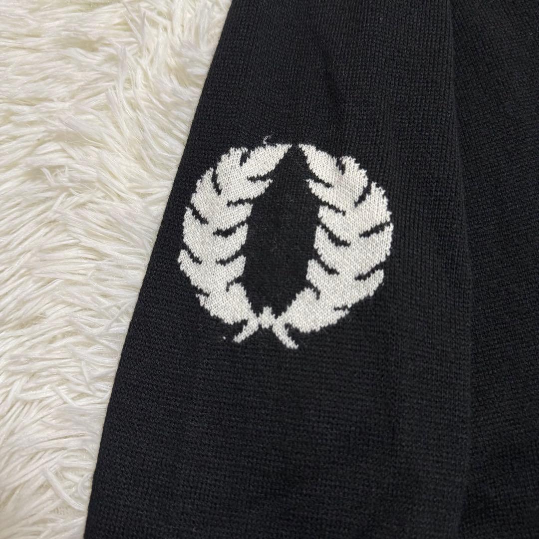 【美品】フレッドペリー クルーネックニット ブラック 月桂樹ロゴ Sサイズ