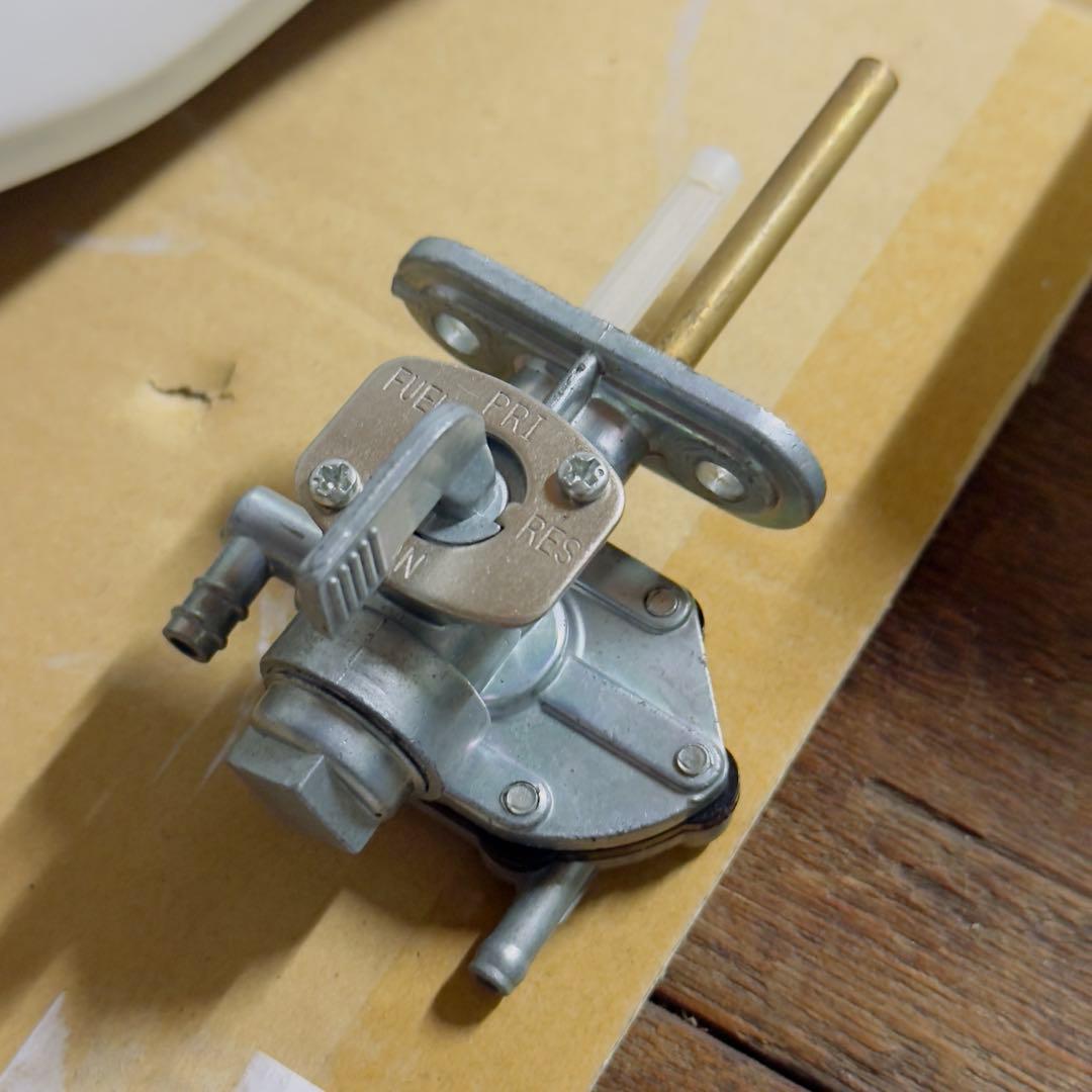 【バリオス2 タンク】 白サフ仕上げ 美品