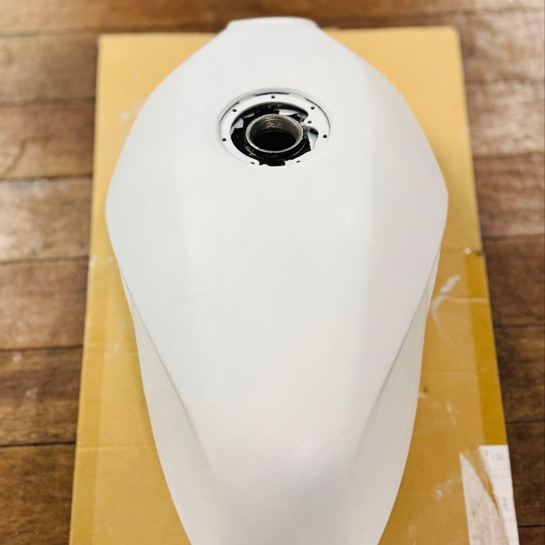 【バリオス2 タンク】 白サフ仕上げ 美品