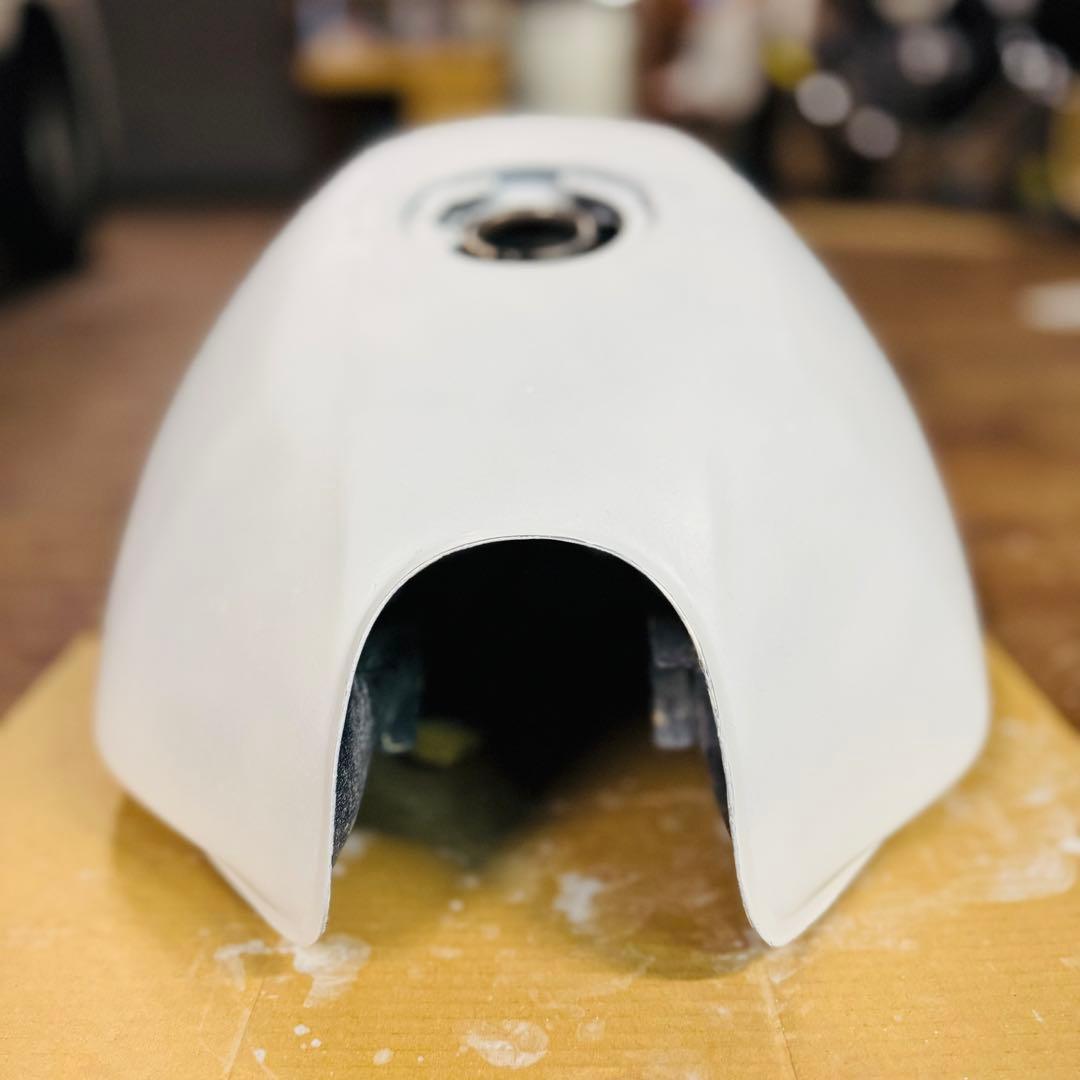 【バリオス2 タンク】 白サフ仕上げ 美品