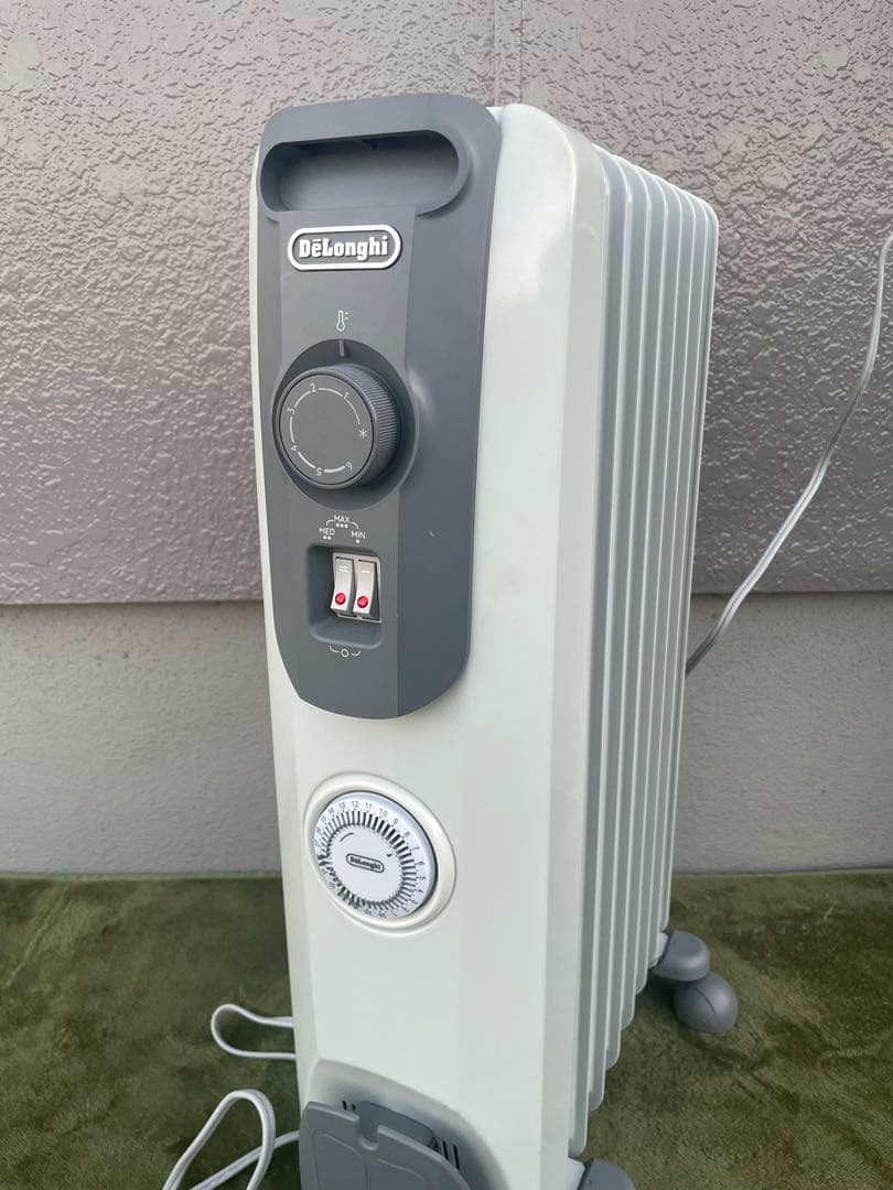 DeLonghi オイルヒーター ホワイト　デロンギ