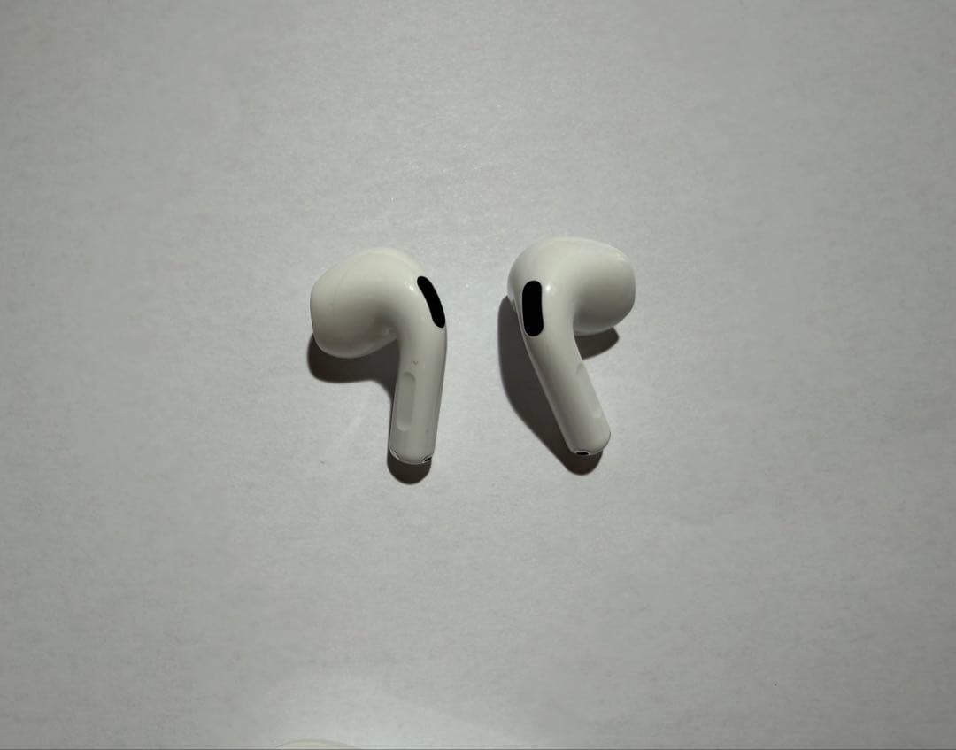 美品　AirPods 4 アクティブノイズキャンセリング搭載
