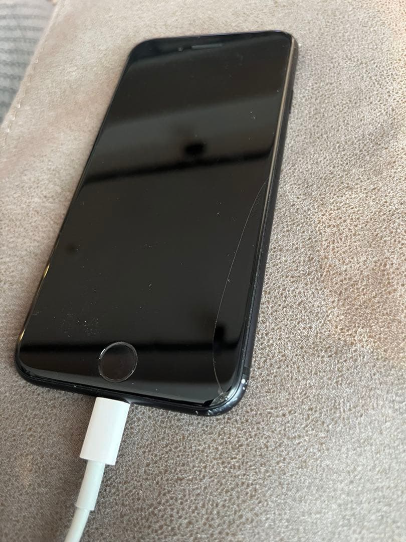 Apple iPhone SE 第二世代　ブラック 本体