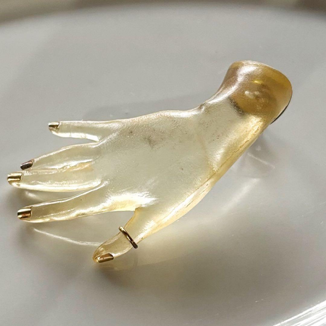 ベアトリスパラシオス　クリア樹脂手の形 ピアス(片耳用)