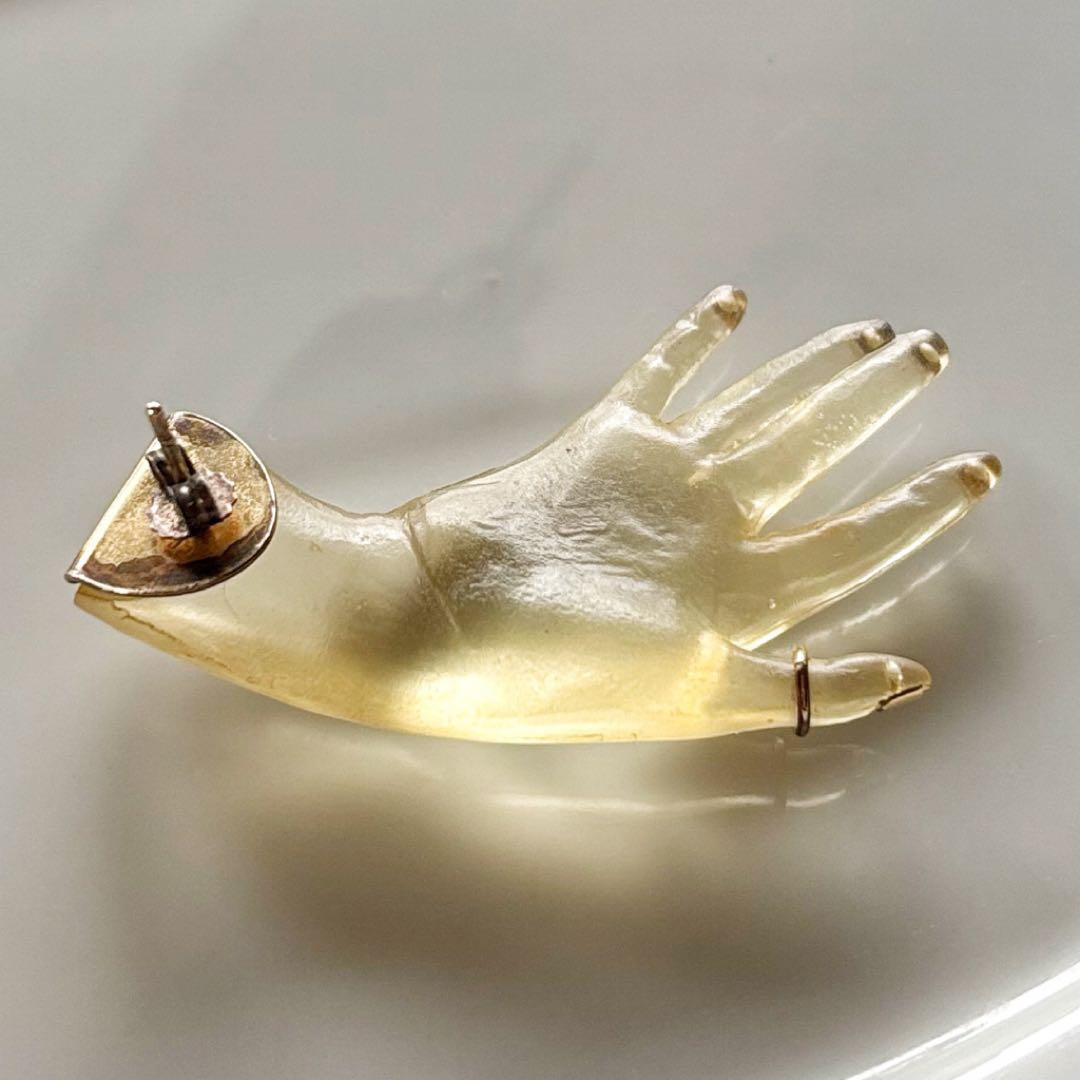 ベアトリスパラシオス　クリア樹脂手の形 ピアス(片耳用)