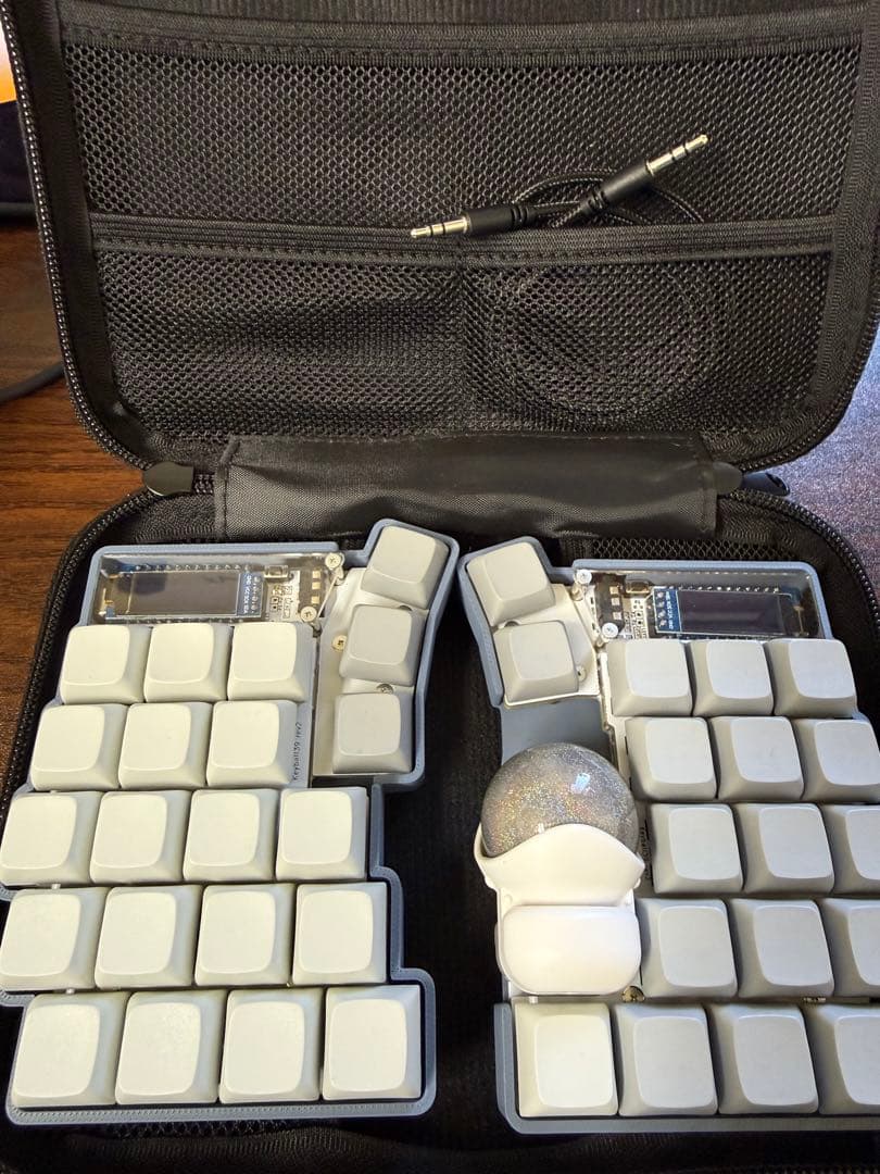 keyball39 + HHKB Studioリニアスイッチ、収納ケース