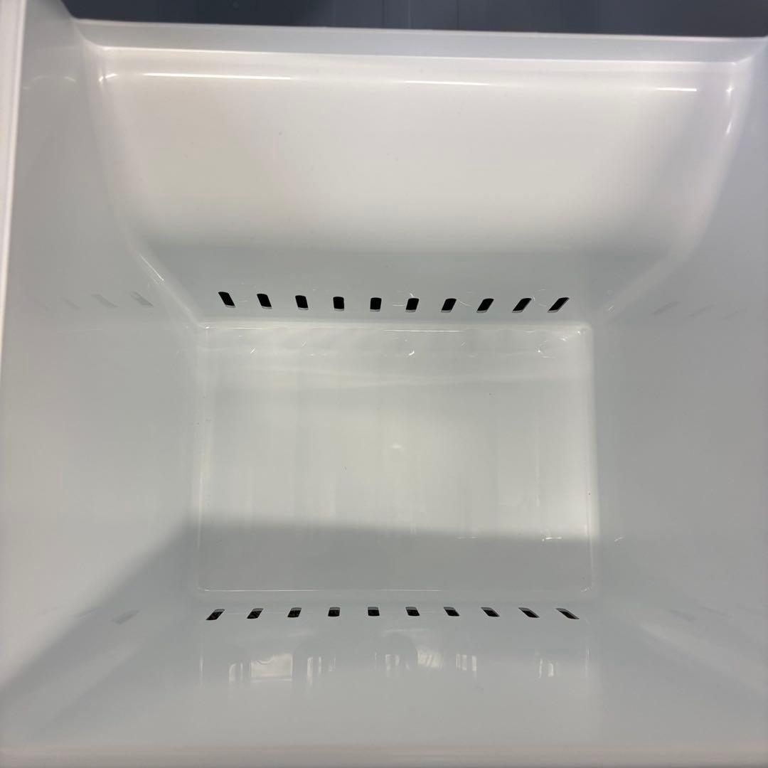 141　東芝　冷蔵庫　一人暮らし　白　25年製　綺麗　中古　設置無料　安い‼️