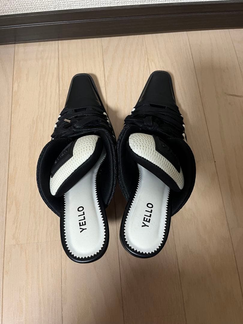 YELLO ブラック ホワイト ミュール