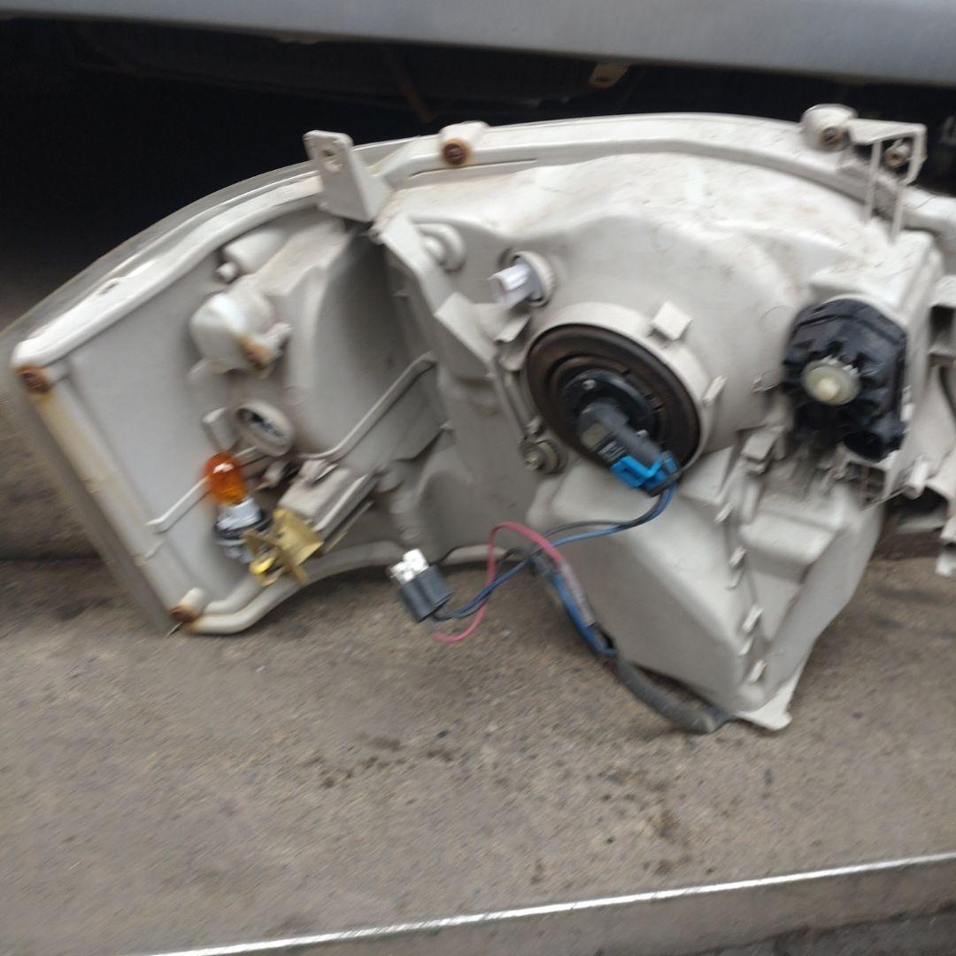 ハイエース4型　社外LEDヘッドライト 左右セット