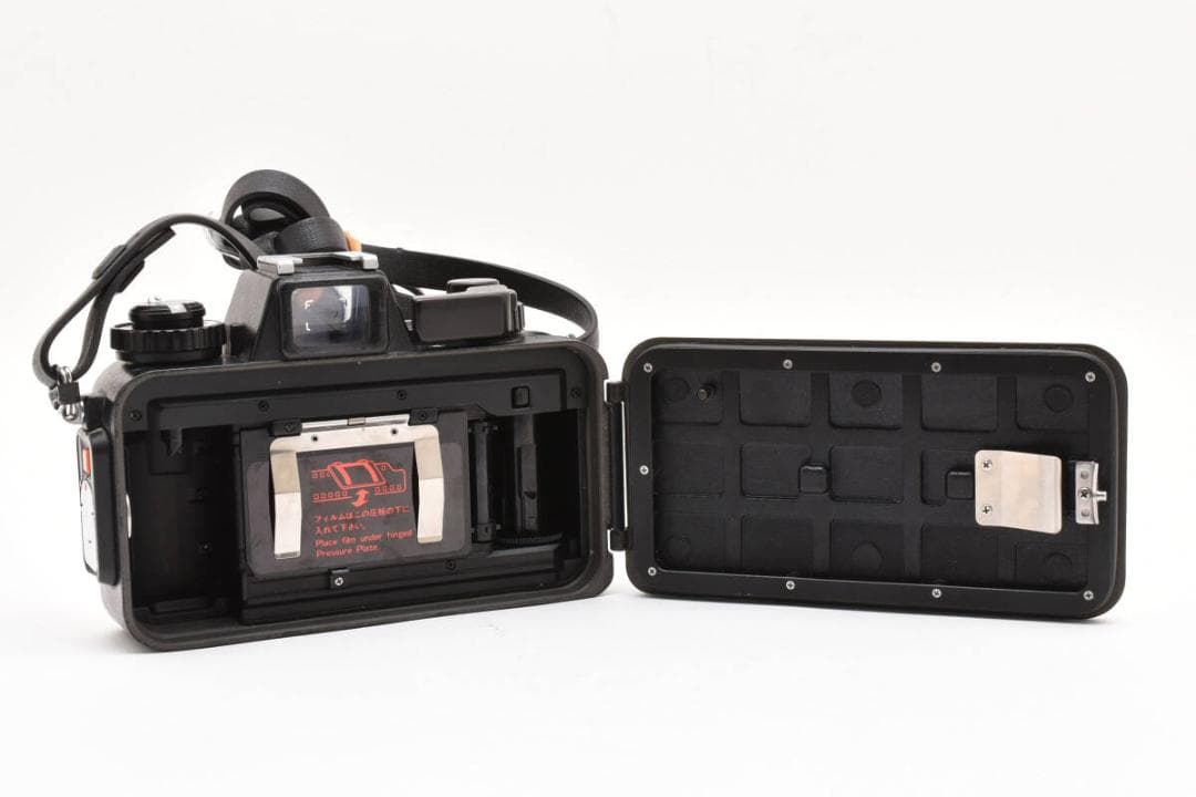 ニコン Nikon NIKONOS-V + 35mm 単焦点付き防水カメラ