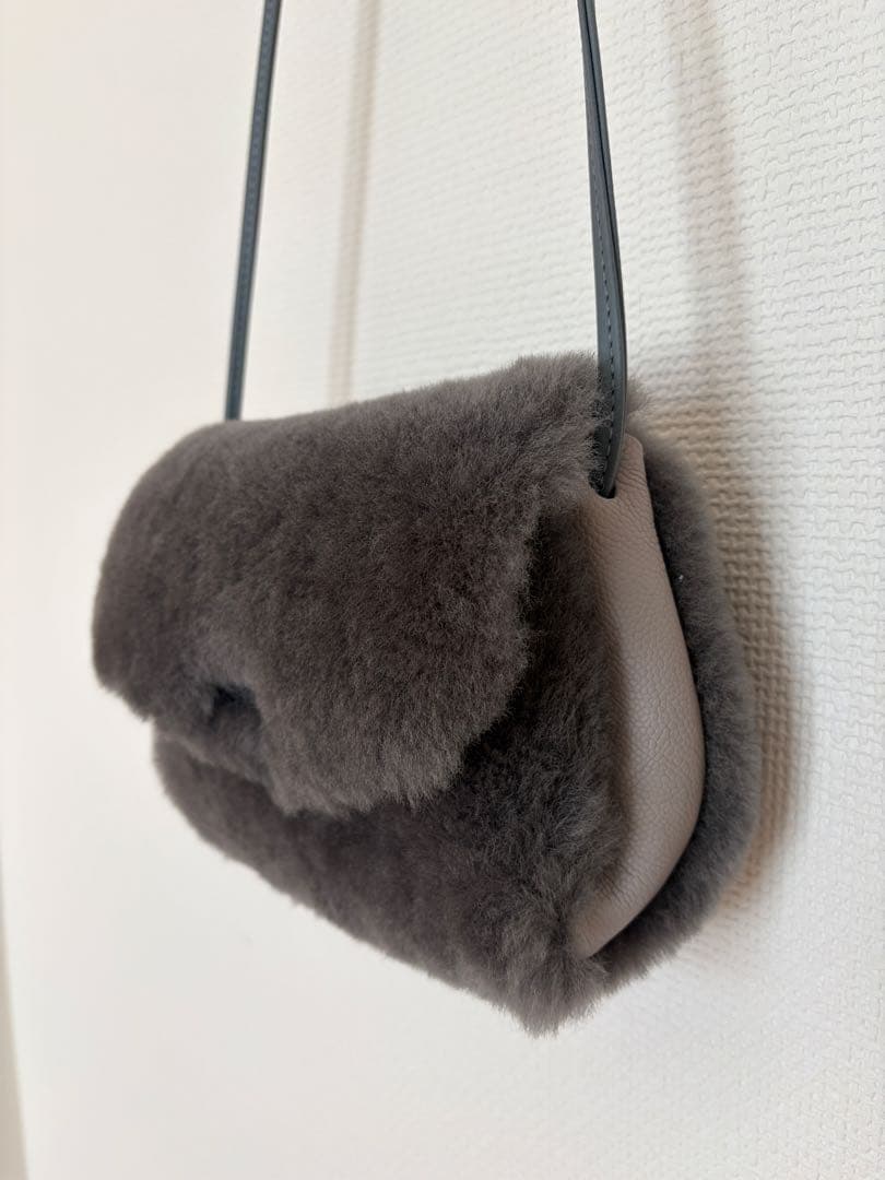 UGG アグ　ショルダーバッグ　グレー　美品