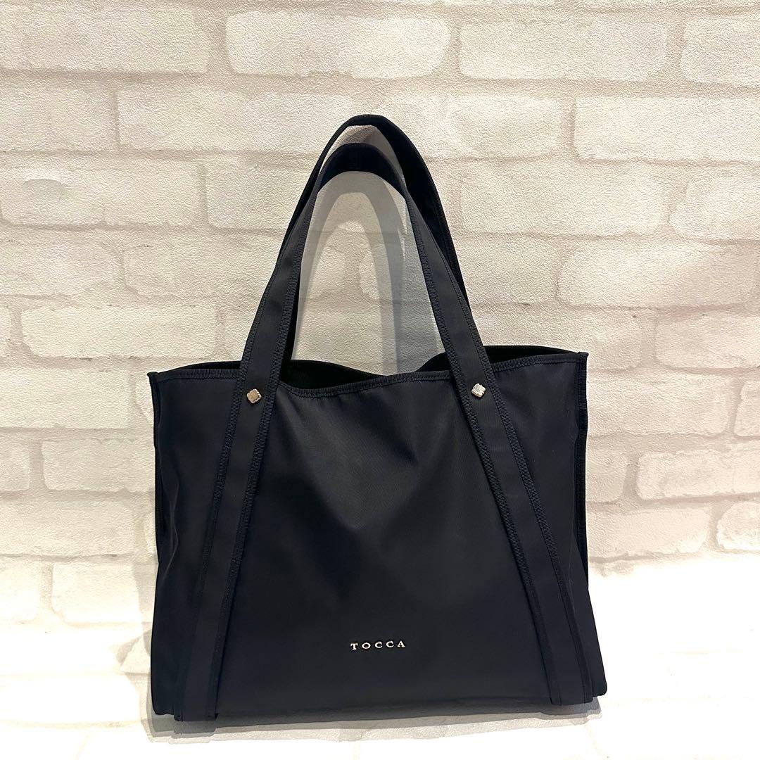 美品 TOCCA トッカ 黒 トートバッグ 軽量 大容量 A4 パソコン バッグ
