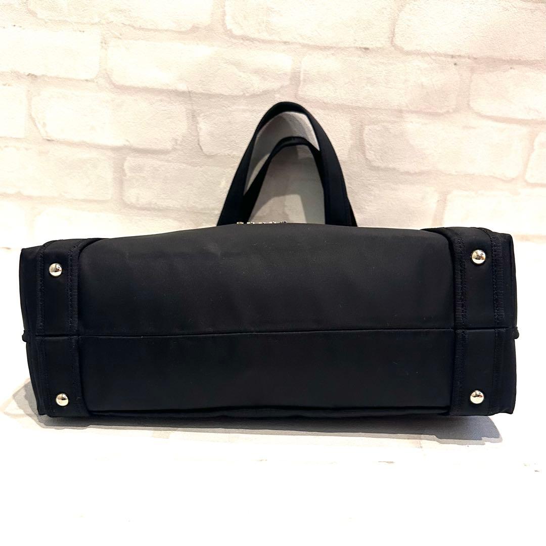 美品 TOCCA トッカ 黒 トートバッグ 軽量 大容量 A4 パソコン バッグ