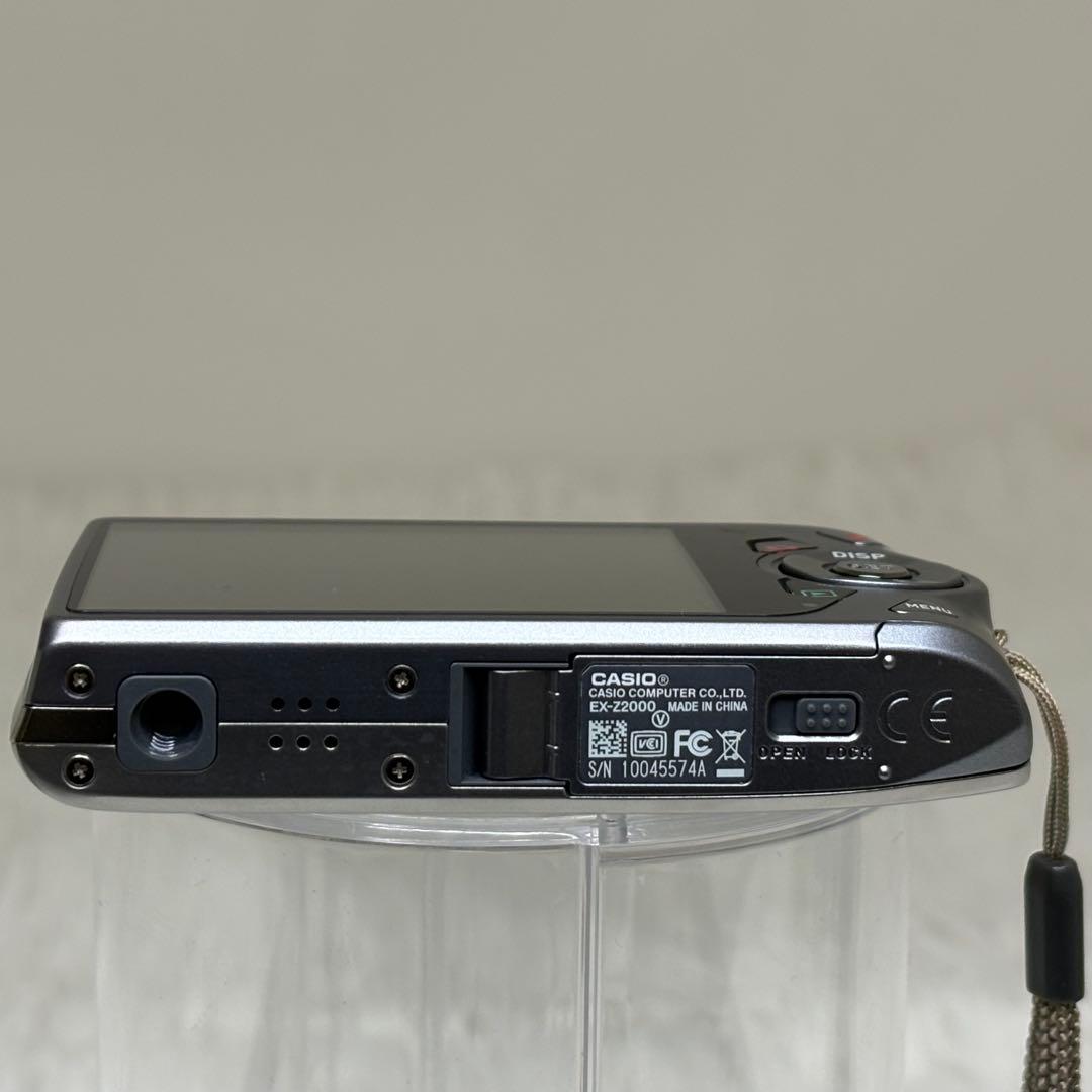 CASIO カメラ　EX-Z2000 充電器　箱　シルバー コンデジ　動作品