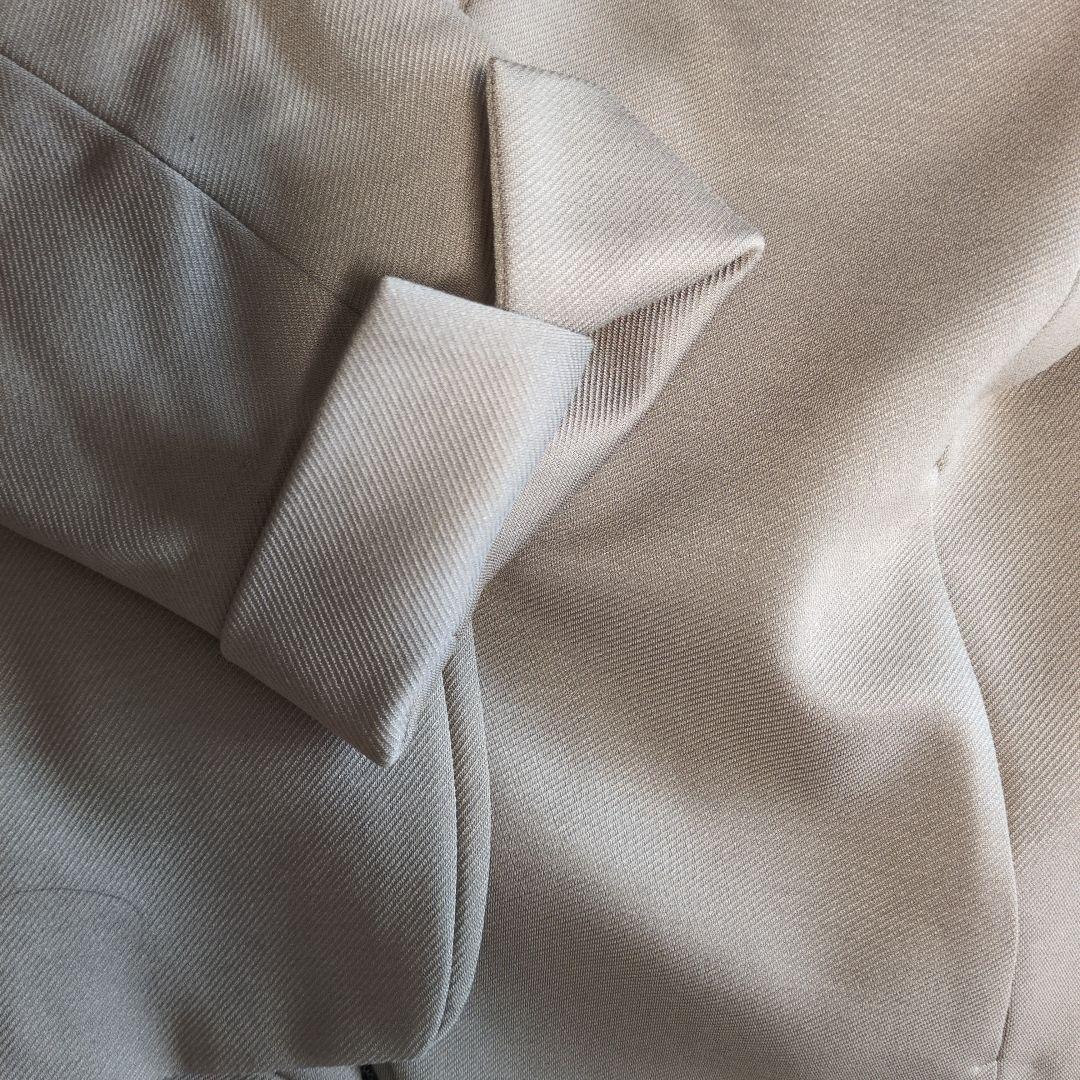 グリーンレーベルリラクシング　ベージュスカートスーツ