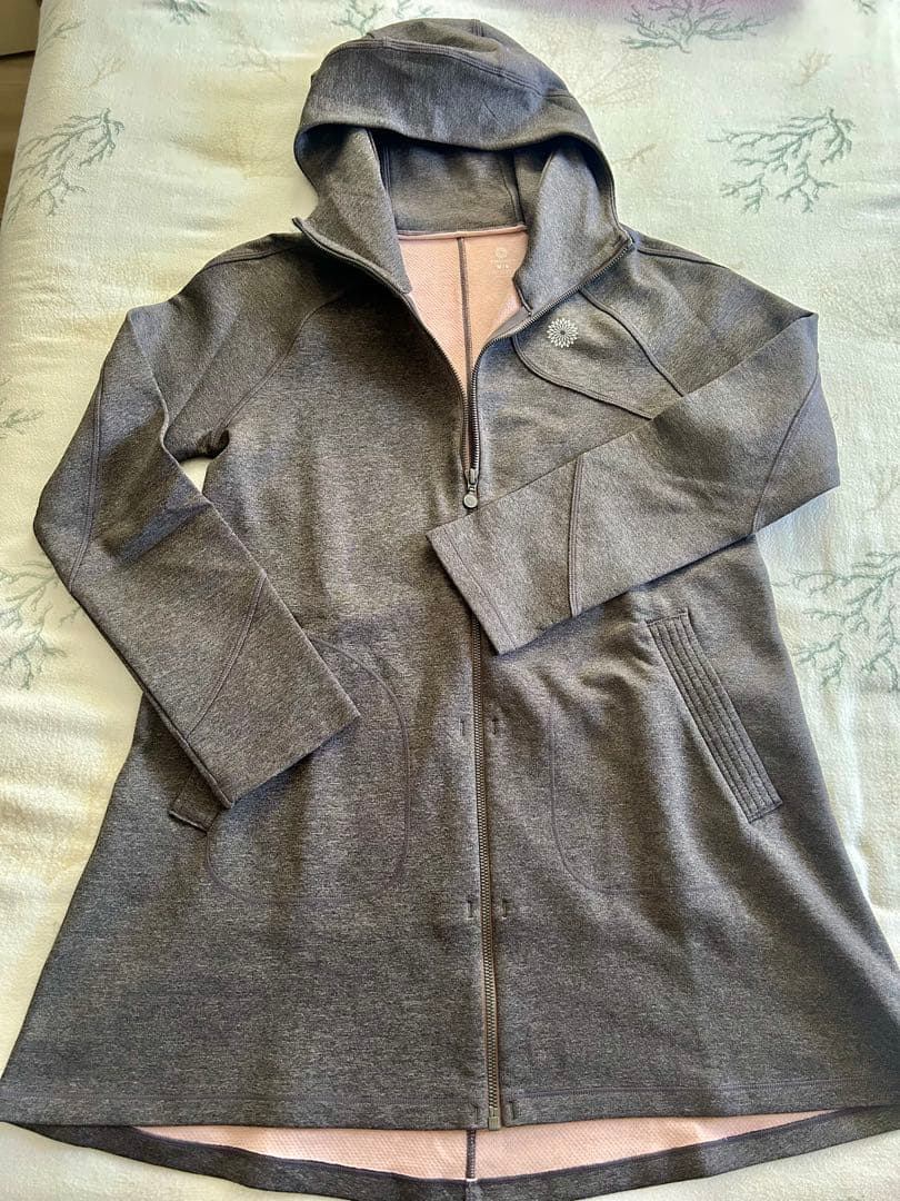 【イージーヨガ】フード付きグレーMサイズヨガウェア未使用に近い