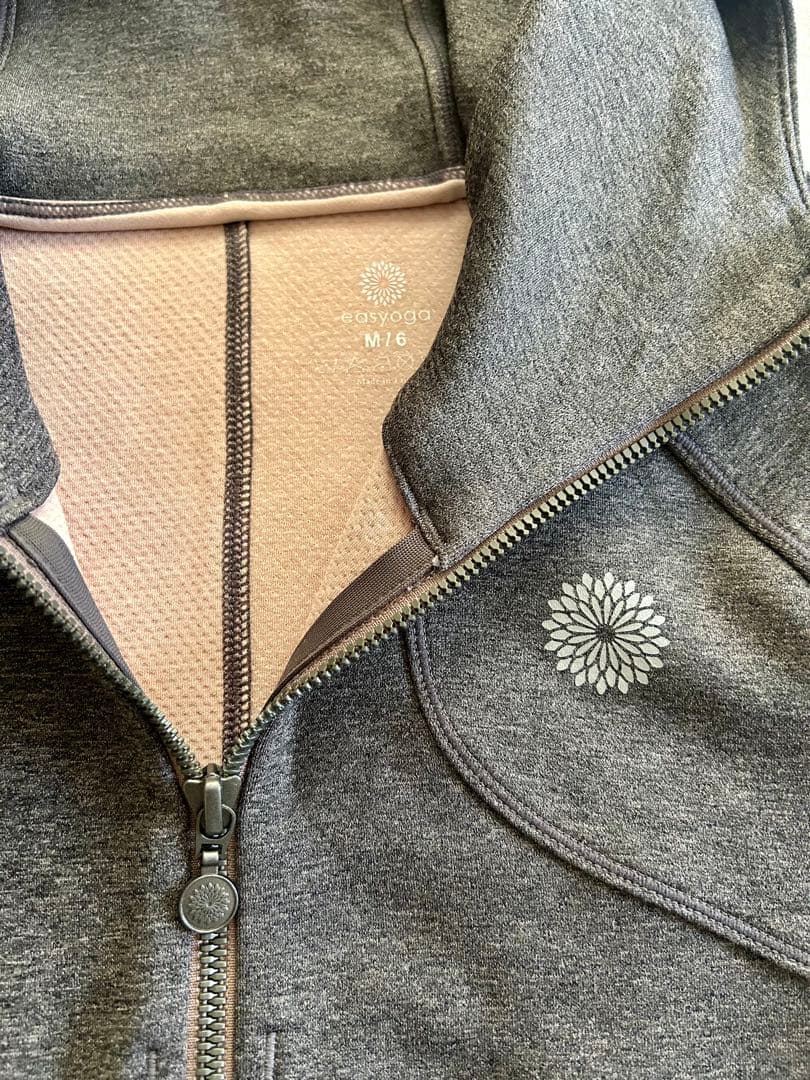 【イージーヨガ】フード付きグレーMサイズヨガウェア未使用に近い