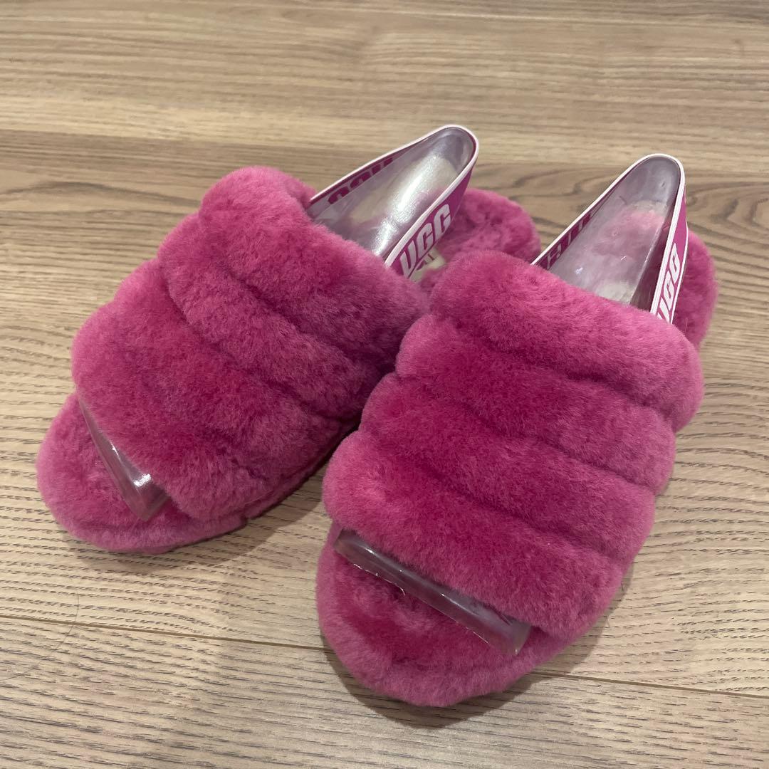 UGG ピンクファーサンダル