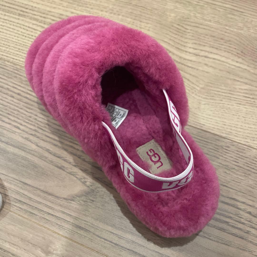 UGG ピンクファーサンダル