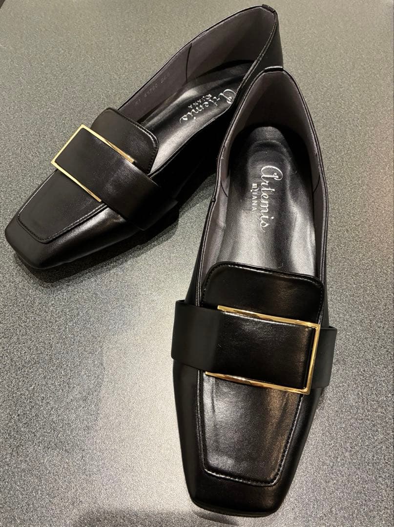 artemis by dianaダイアナ　スクエアトゥ メタルバックルローファー