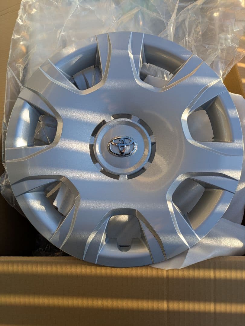 ハイエース純正タイヤ4本セット　新車外し品　d_t様 ②