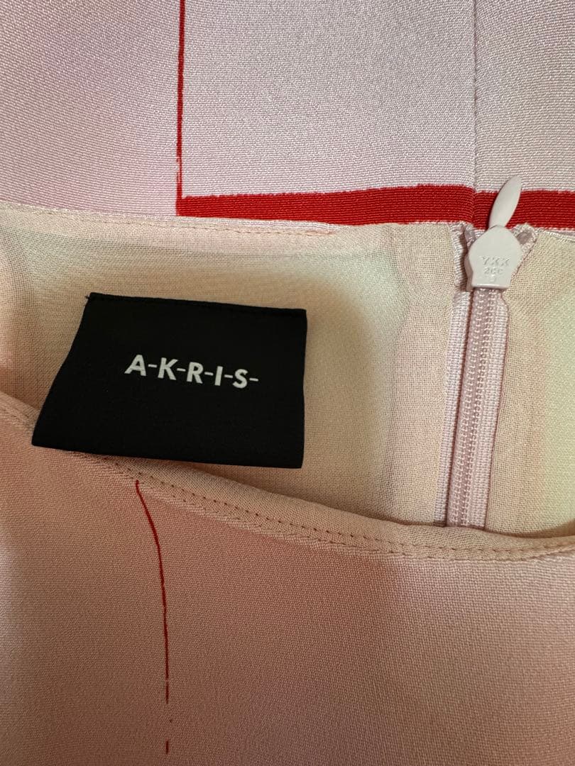 お買い上げ　　　アクリス　ノースリーブワンピース ピンク生地に赤とベーsilk