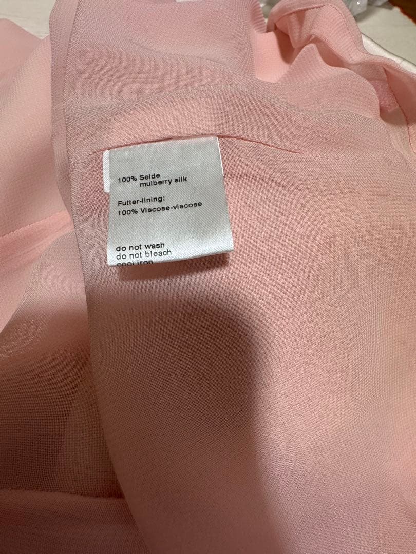 お買い上げ　　　アクリス　ノースリーブワンピース ピンク生地に赤とベーsilk