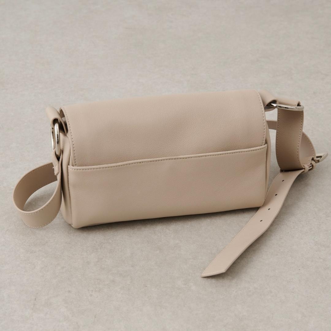 ♪連休off♪【新品タグ付】ビアズリー レザー ボディバッグ ベージュ