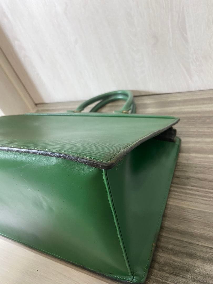 ルイヴィトン ビジネスバッグ エピ リヴィエラ レザー　緑　チャーム