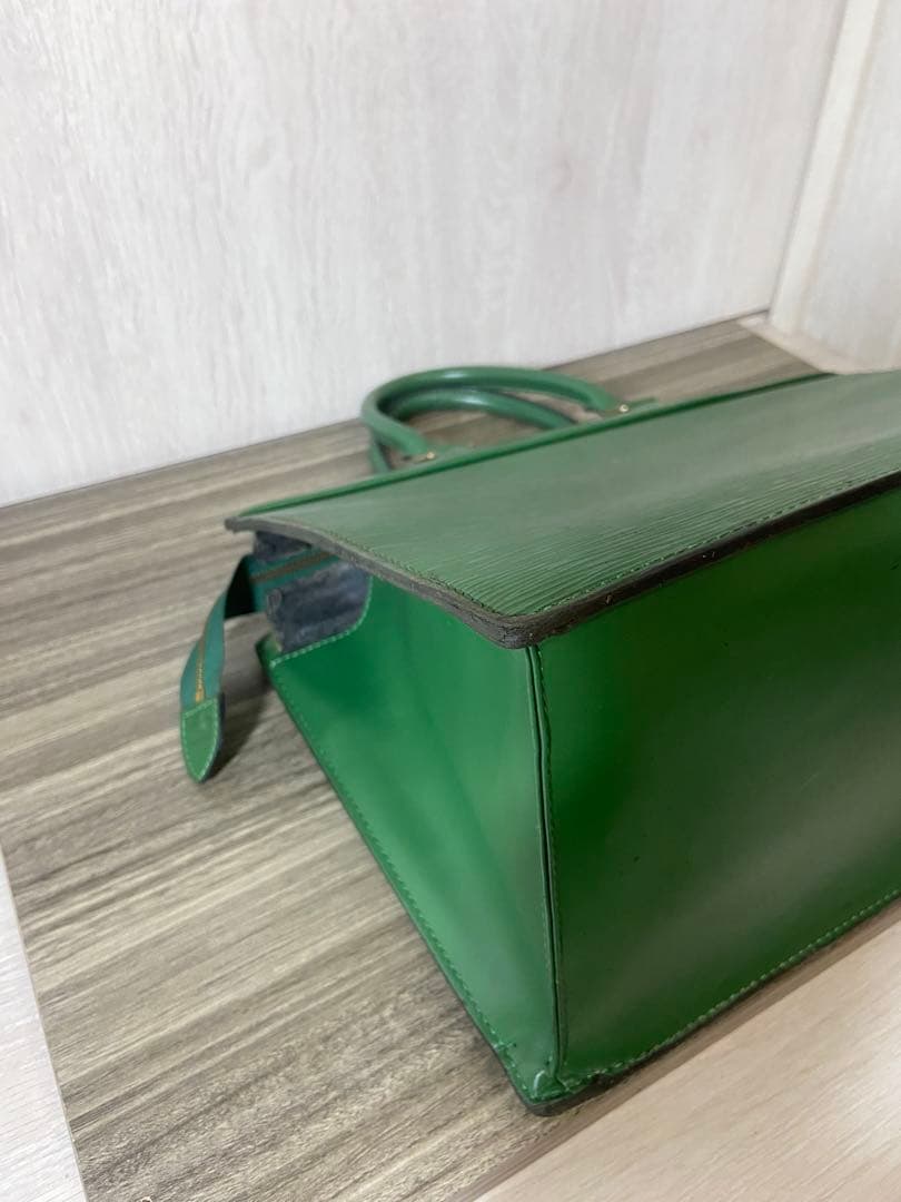ルイヴィトン ビジネスバッグ エピ リヴィエラ レザー　緑　チャーム