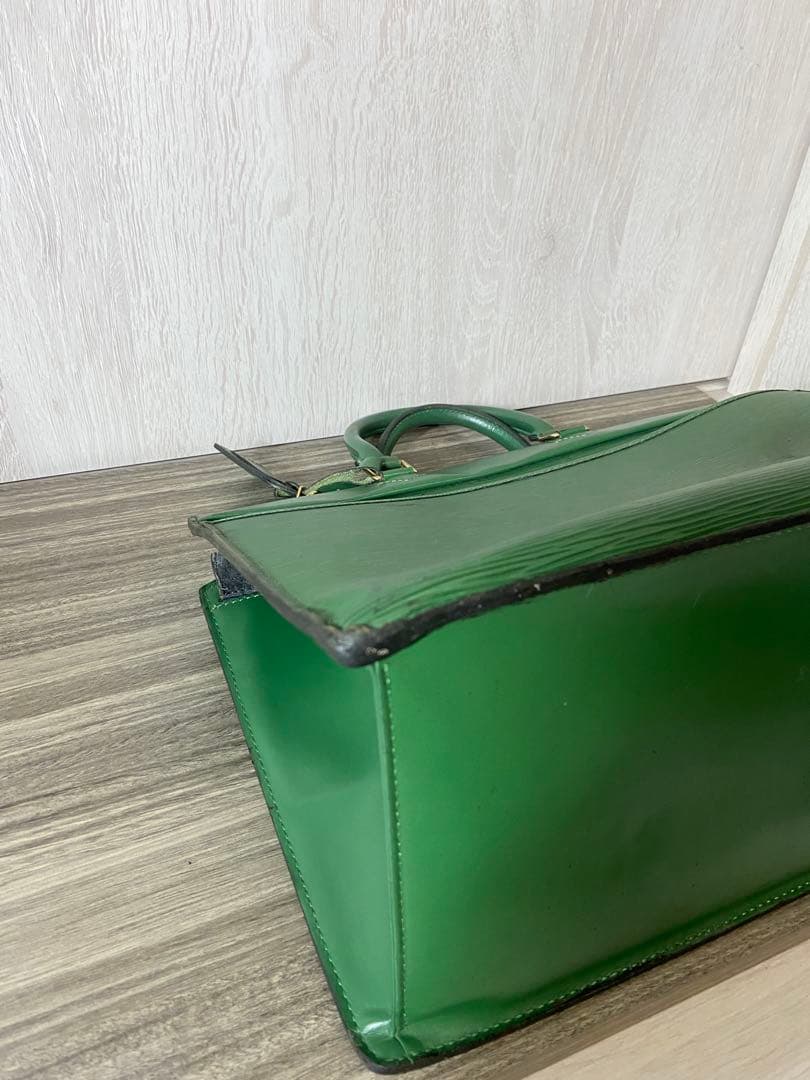 ルイヴィトン ビジネスバッグ エピ リヴィエラ レザー　緑　チャーム