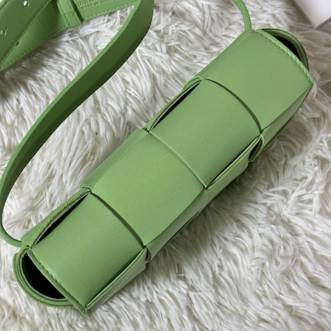 新品未使用✨ボッテガヴェネタ　カセットミニベルト　イントレチャート　ピスタチオ