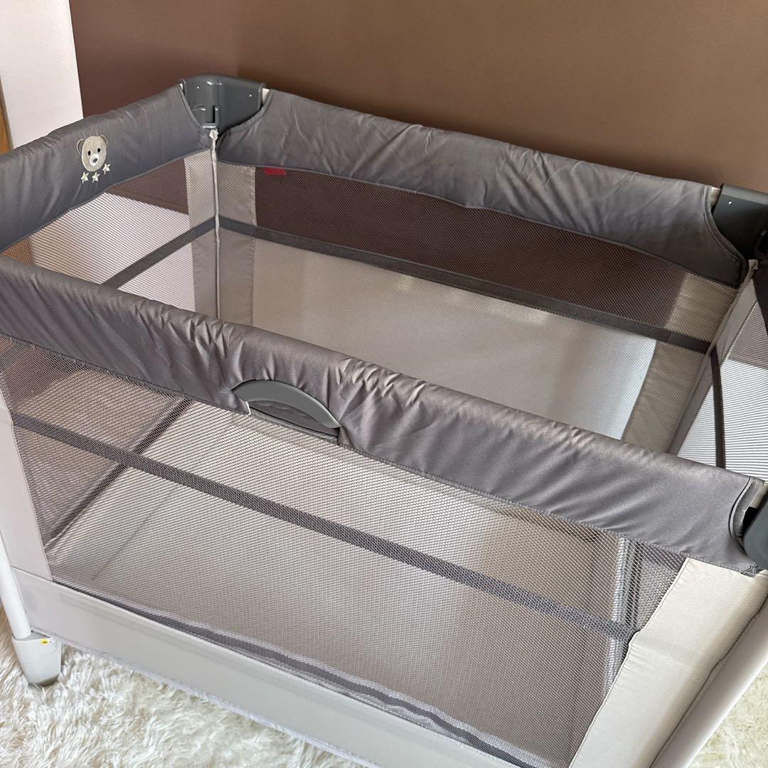 アップリカ　ベビーベッド　コネルエアー　グレー