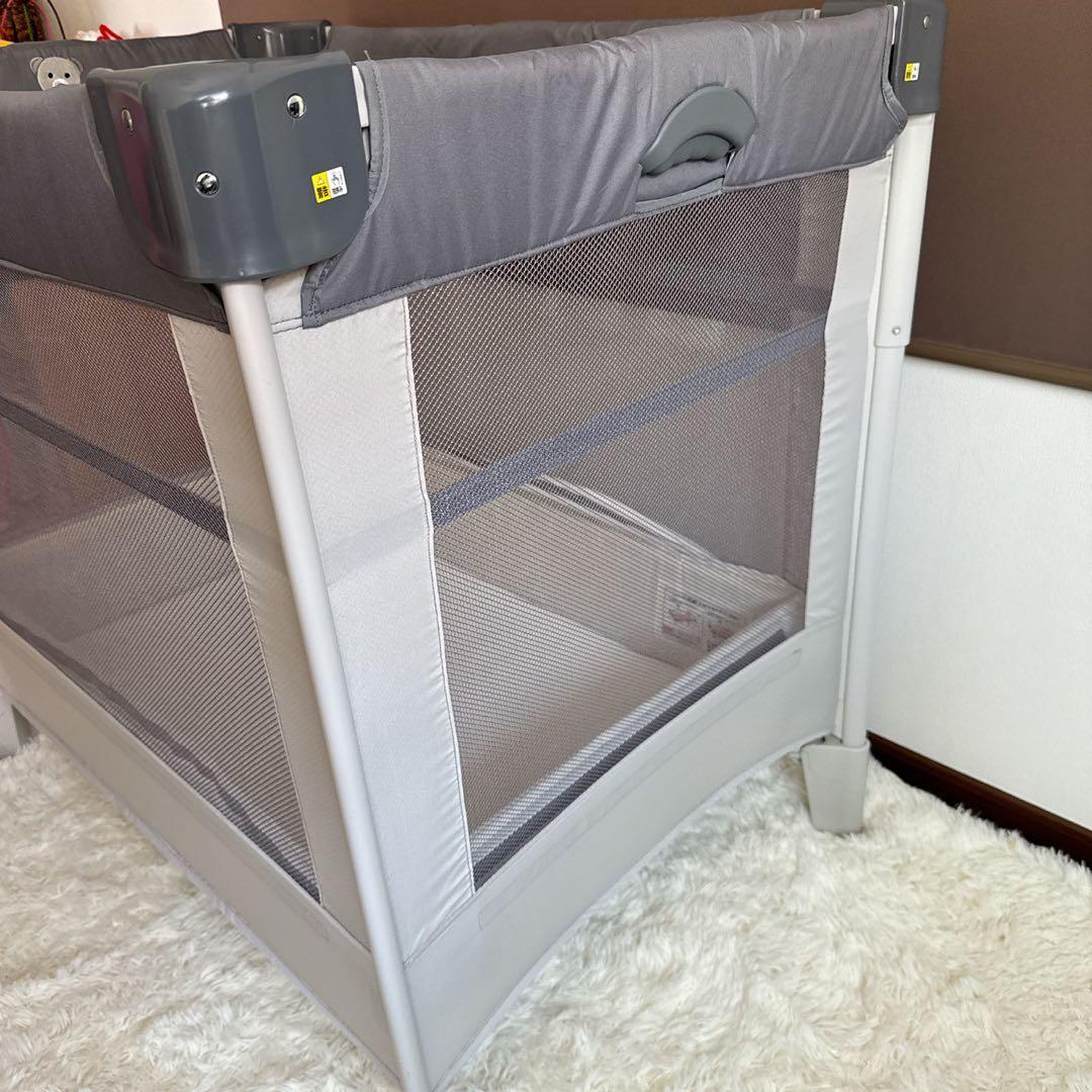 アップリカ　ベビーベッド　コネルエアー　グレー