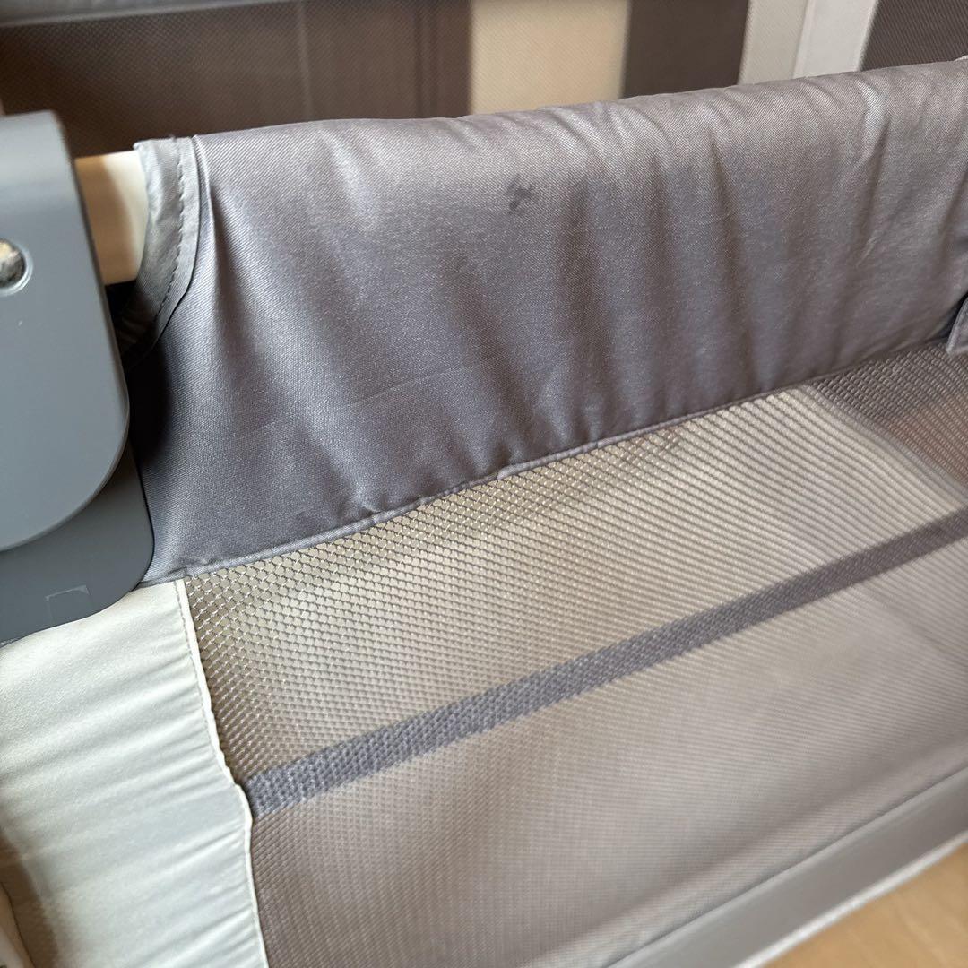 アップリカ　ベビーベッド　コネルエアー　グレー