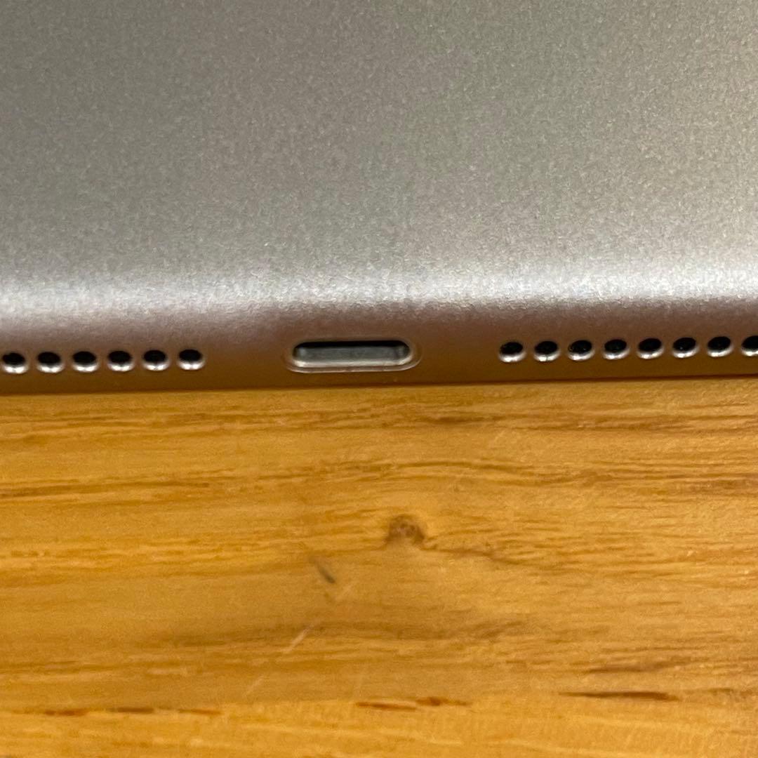 iPad シルバー A1822 第5世代　32GB wi-fiモデル