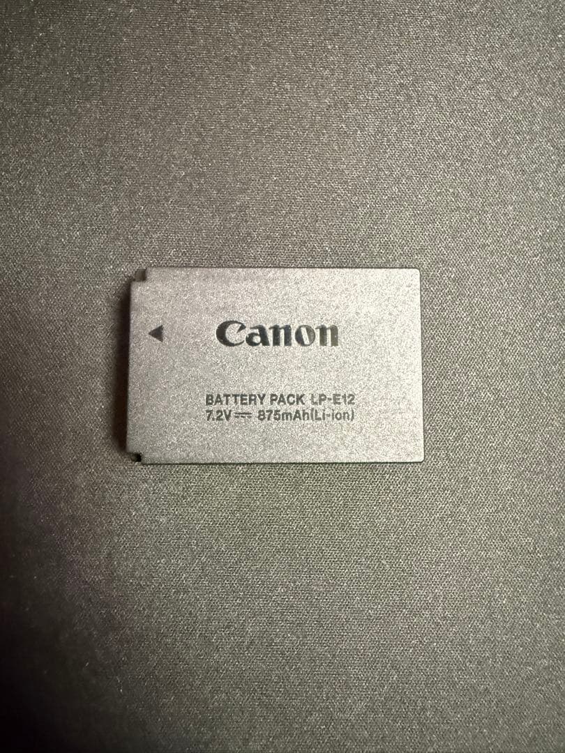 Canon EOS Kiss M ダブルズームキット（ホワイト）