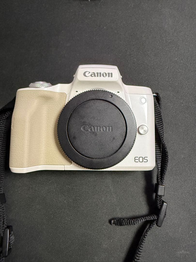 Canon EOS Kiss M ダブルズームキット（ホワイト）