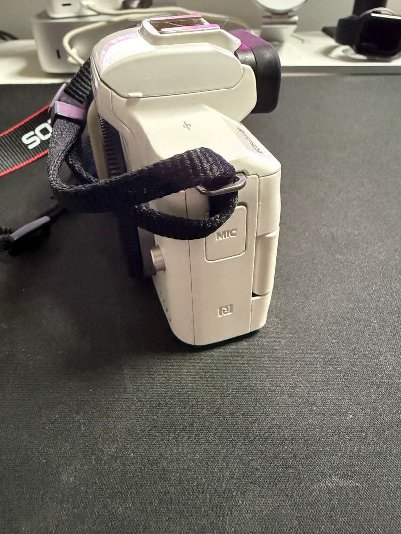 Canon EOS Kiss M ダブルズームキット（ホワイト）