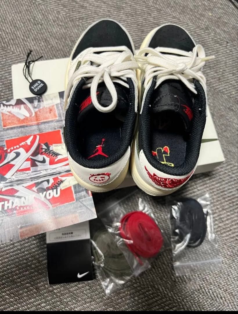 NIKE トラヴィススコット