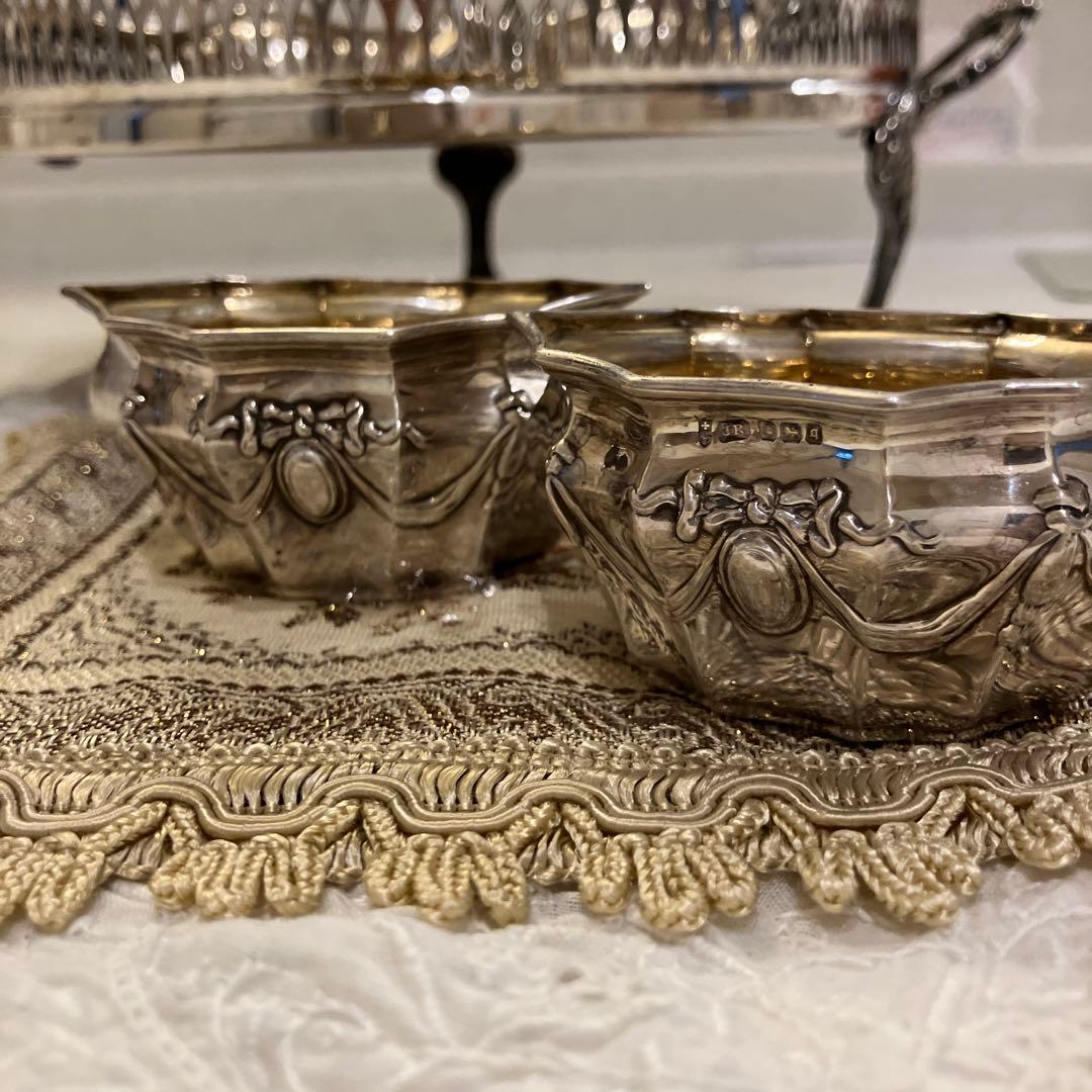ロココ英国シルバー　純銀　アンティーク　リボンガーランドのソルト入れ　2個セット