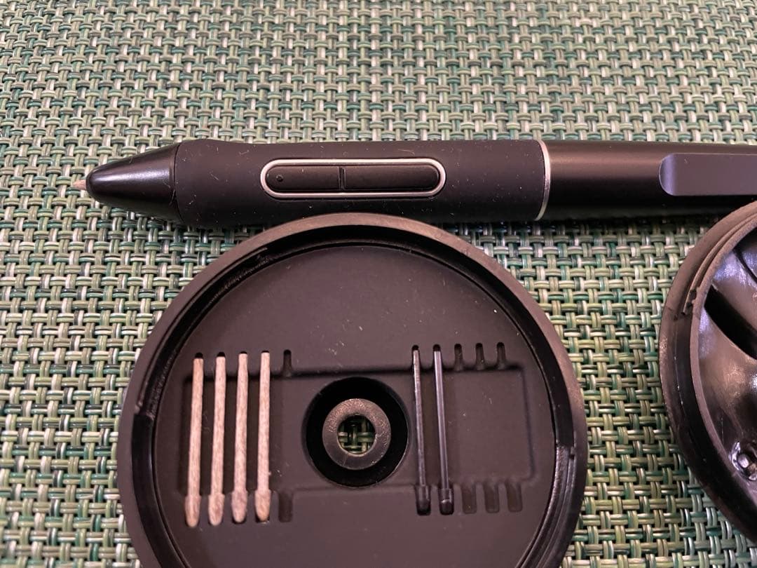 HUION Kamvas Pro 24 (4K) UHD 液晶ペンタブレット