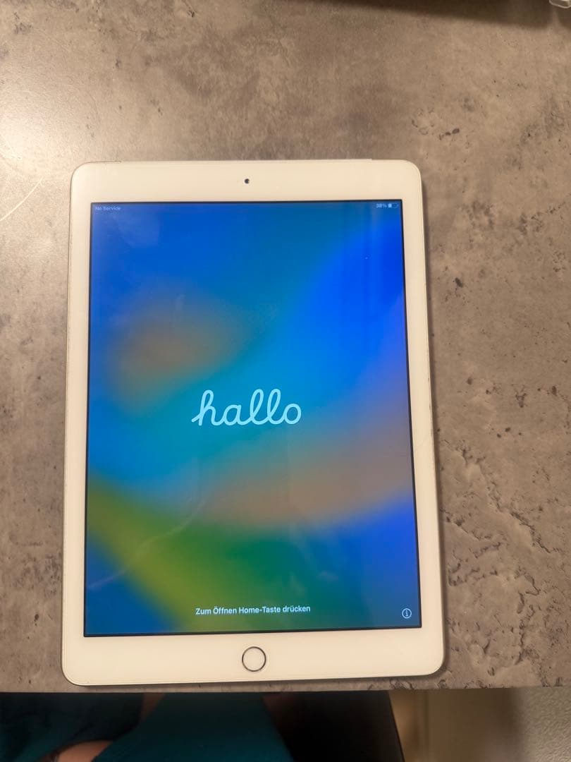 iPad 第5世代　32GB GOLD Apple Cellular Wi-Fi