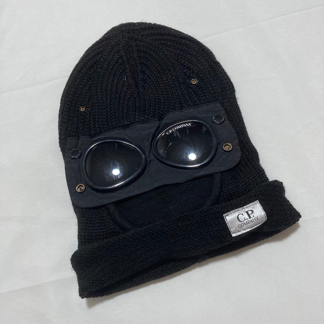 C.P. COMPANY ニット帽。