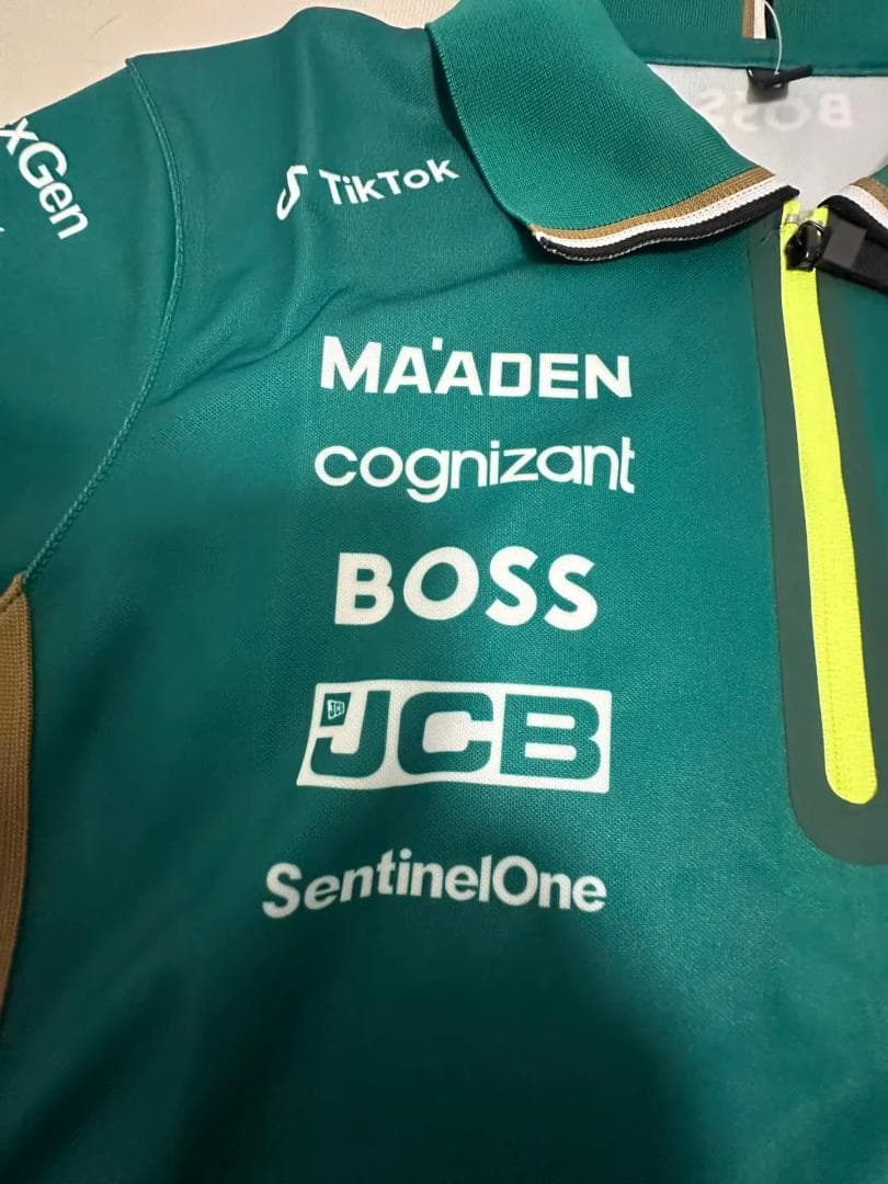 25 年モデル アストンマーティン F1 チーム オフィシャル POLO シャツ