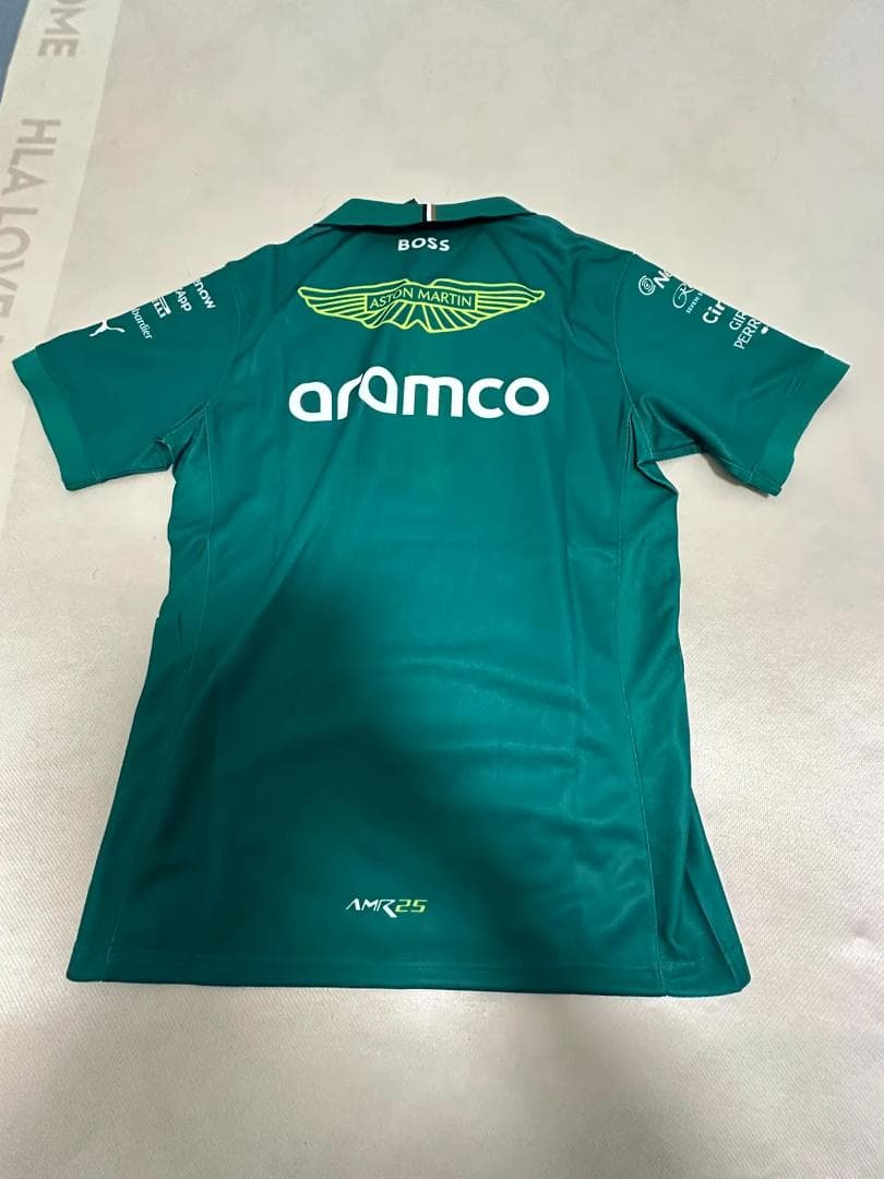 25 年モデル アストンマーティン F1 チーム オフィシャル POLO シャツ