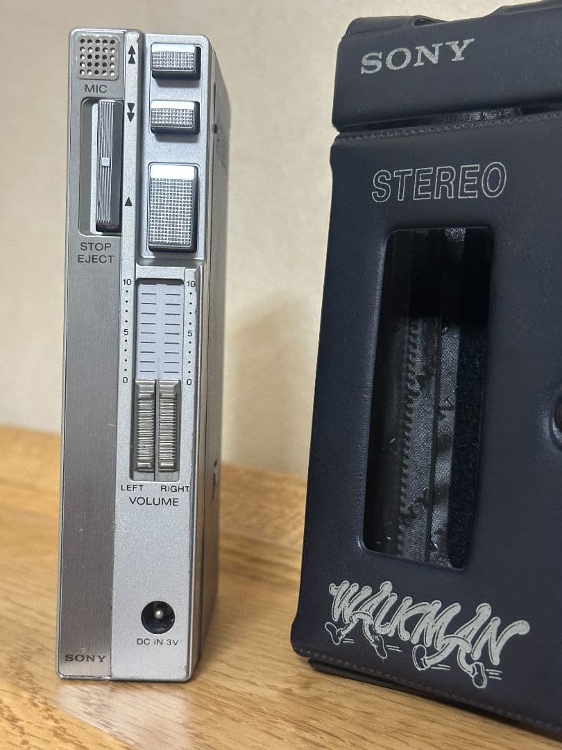 ​超希少 初代ウォークマン SONY TPS-L2 動作確認済 ケース付 当時物