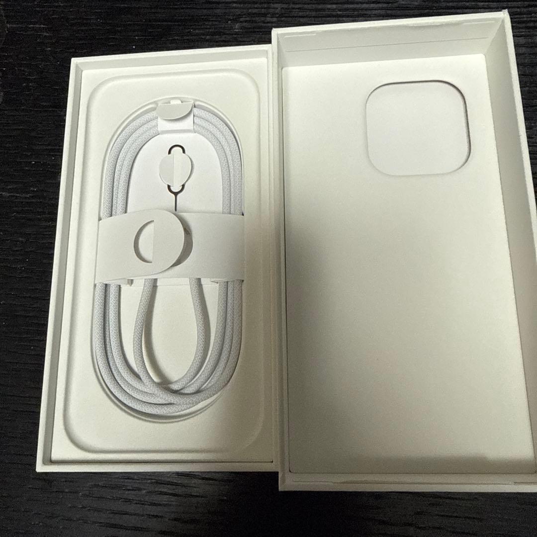 Apple iPhone 16 Pro ブラックチタニウム　256GB