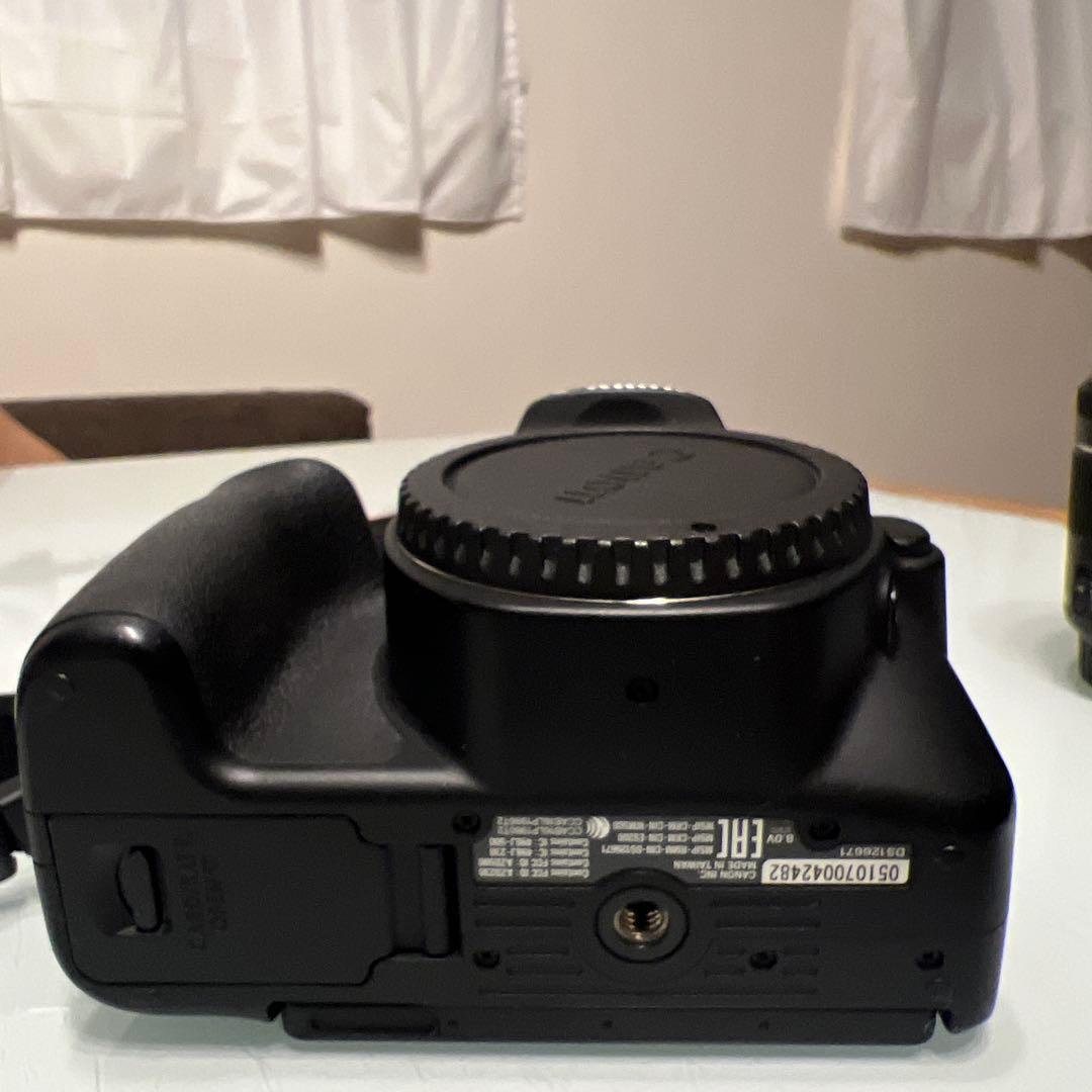 Canon一眼レフカメラ　EOS KISS X9